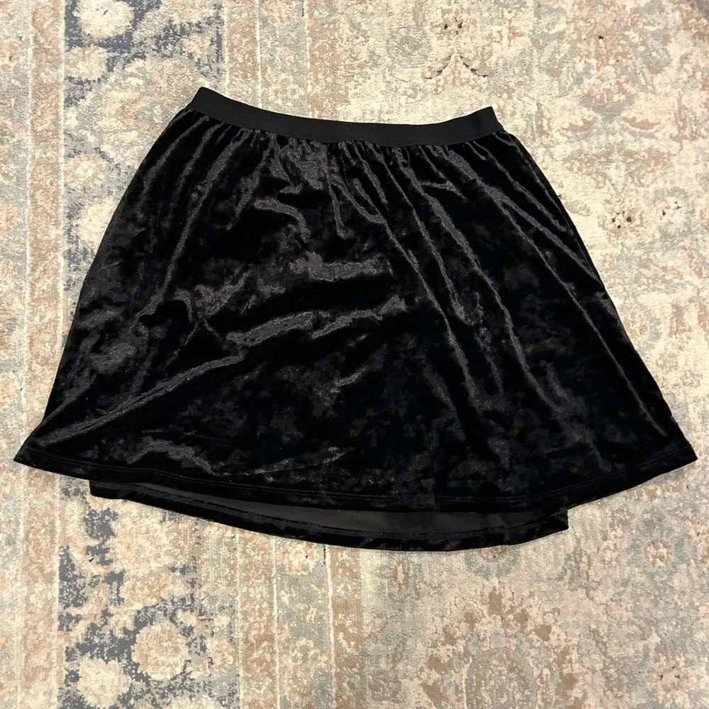 Childrens place girls xl black velvet skirt PERFECT CONDITION